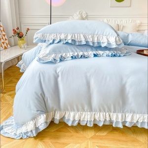 Blue Ruffle Full Comforter and Pillowcase Set
